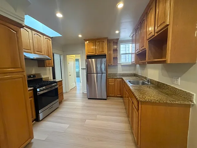 4 bed, 1150 sqft, $5,500 — Photo 4