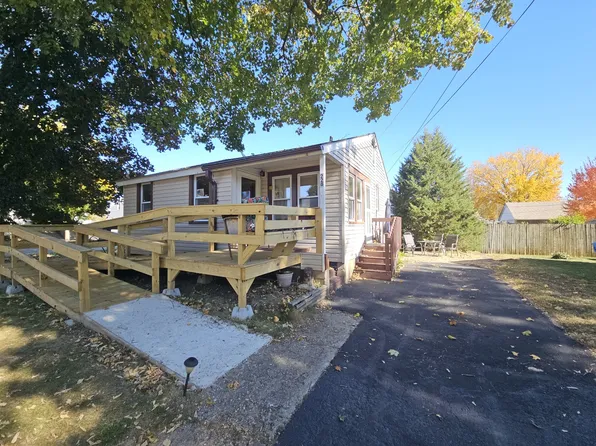 228 E 2nd St, East Dundee, IL 60118