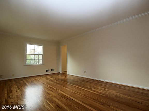 4th image of 10518 Ewell Ave