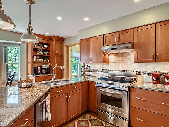 5th image of 971 McPhee Dr