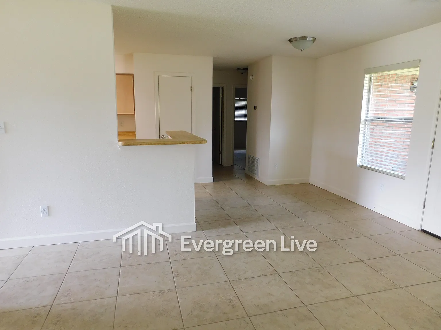 2 bed, 1.0 bath, 1476 sqft, $1,395 — Photo 2