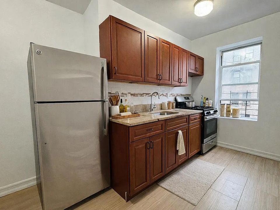 2nd image of 1344 University Ave APT 3DS