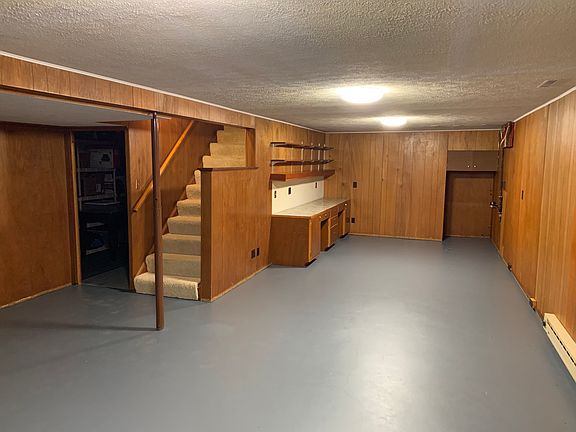 4th image of 423 Skylark Ave