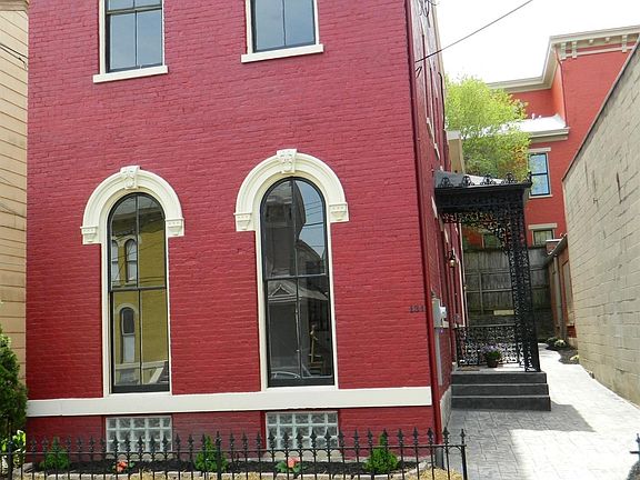 2nd image of 131 W 10th St