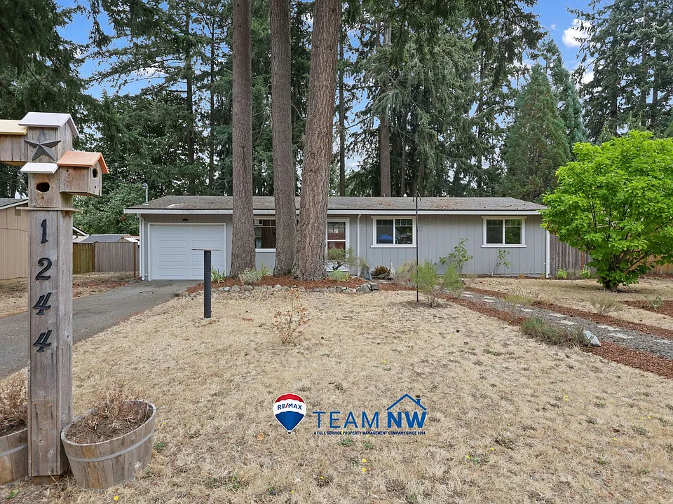 1244 Neil St NE