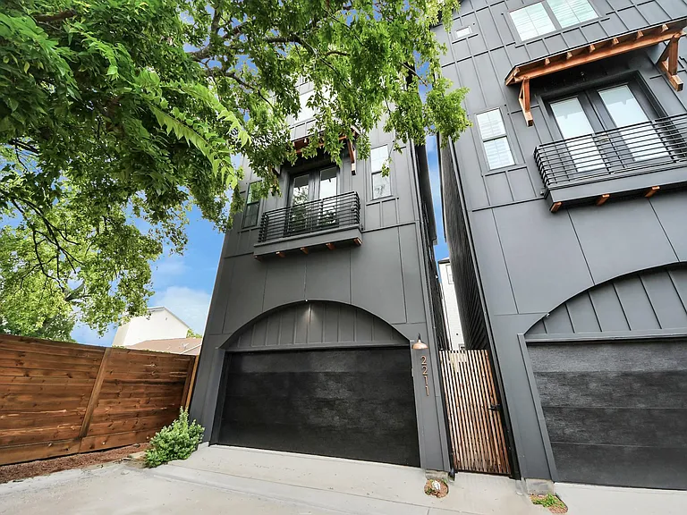 2211 Bevis St — Photo 2