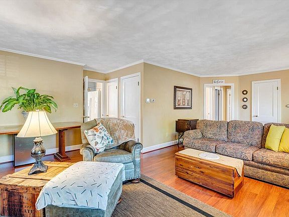 4th image of 2630 Northview Dr SW