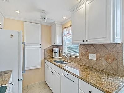 5th image of 1255 Tarpon Center Dr APT 205