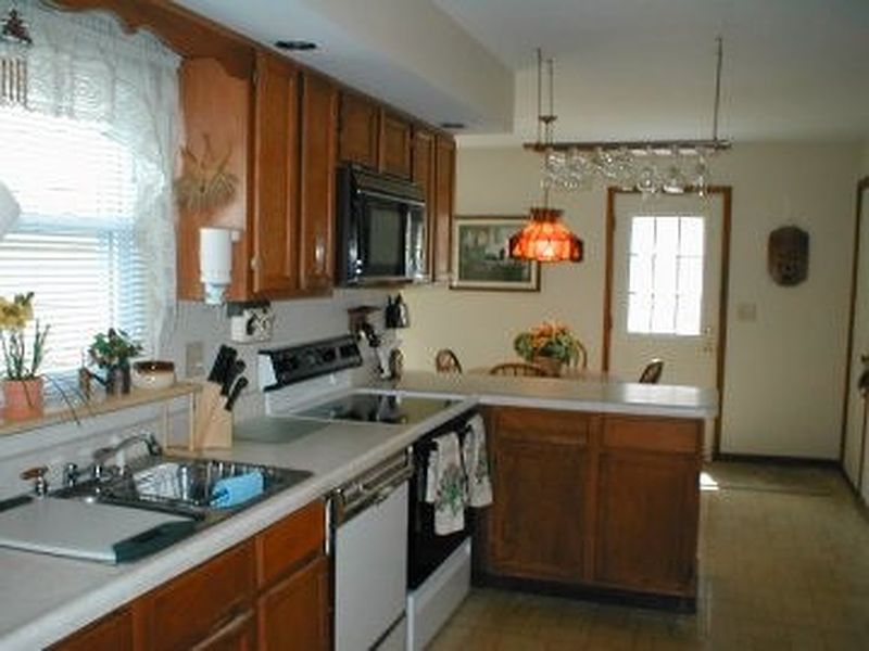 3rd image of 28 SPARROWBUSH Road