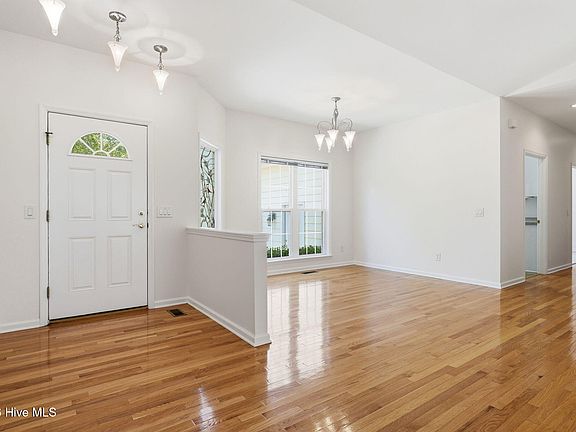 4th image of 190 Canter Lane