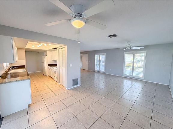 3rd image of 4561 GREAT LAKES DRIVE S