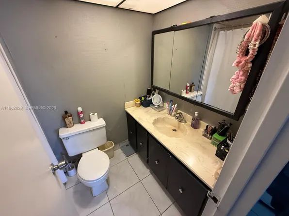 210 172nd St APT 529, Sunny Isles Beach, FL 33160