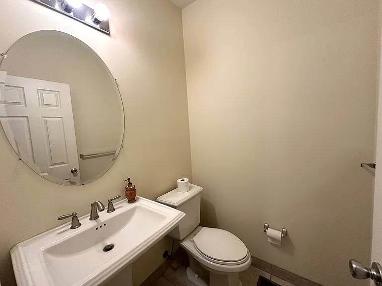 801 Juniper Ct — Photo 7