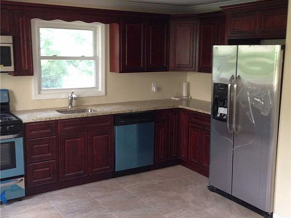 3rd image of 113 Locust Dr