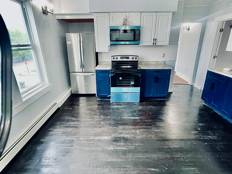184 Bartlett St — Photo 3