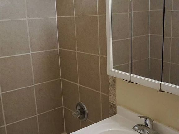 5th image of 460 Old Town Rd APT 13C
