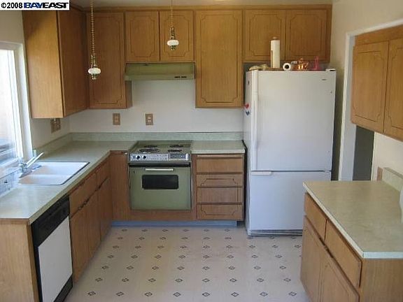 3rd image of 524 Mayten Dr