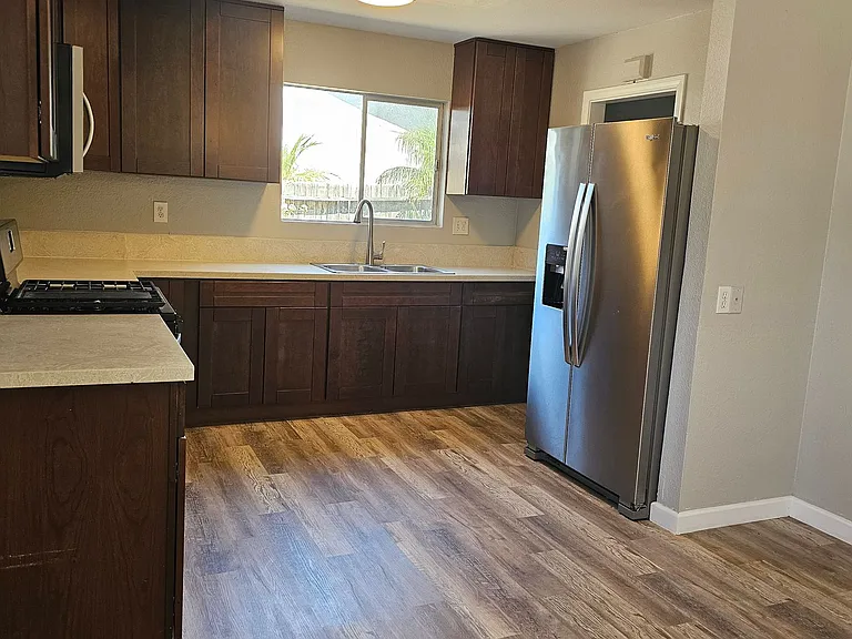 610 Daisy St — Photo 8