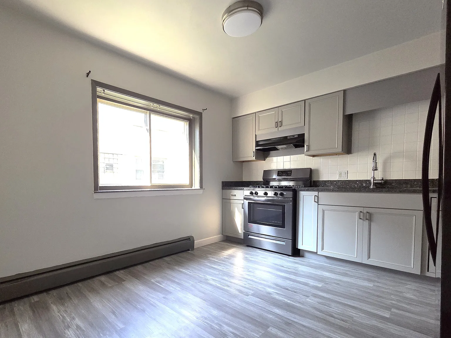 434 N Ardmore Ave — Photo 3