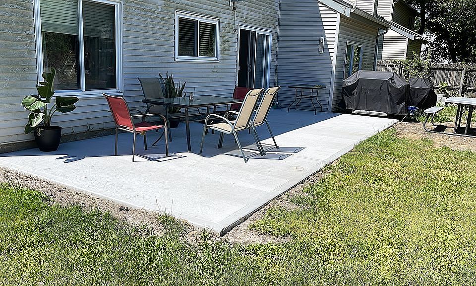 2nd image of 1237 S Farmview Dr