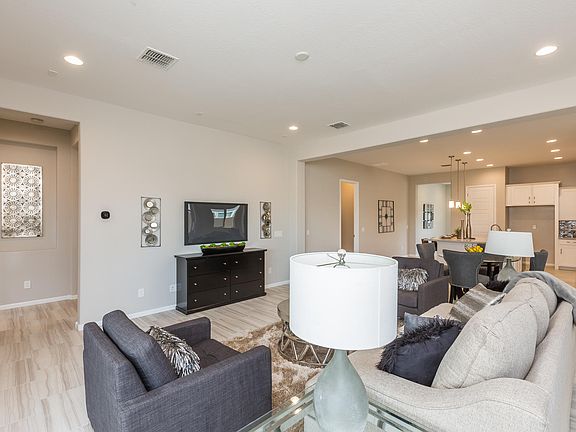 4th image of 280 E Wisteria Dr