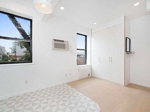 4th image of 487 Clinton Ave #2A