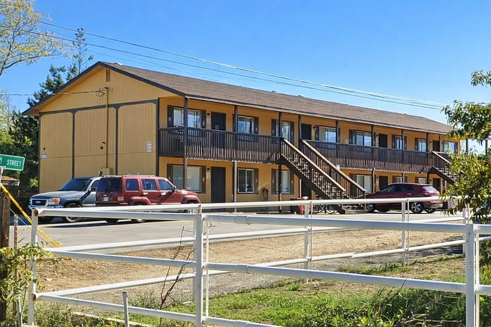 1st image of 1111 E Cochise St APT 8