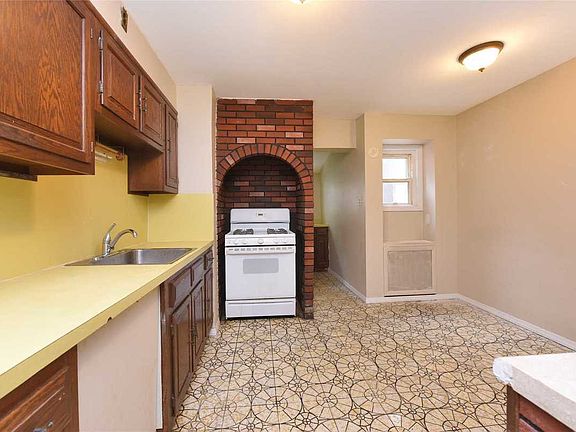 5th image of 3280 31st St