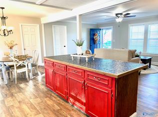 284 Brockway Rd, Owens Cross Roads, AL 35763