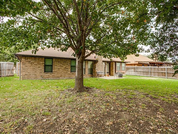 4th image of 820 Running Creek Dr