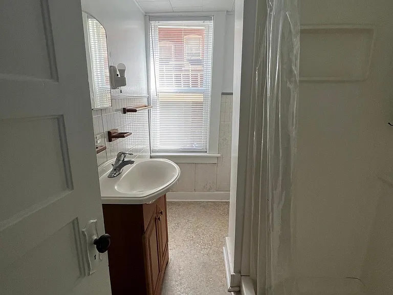 198 King St #2 — Photo 9