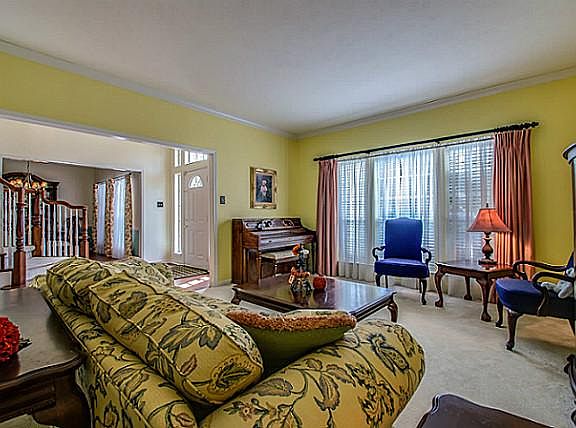 5th image of 808 Silverthorne Trl