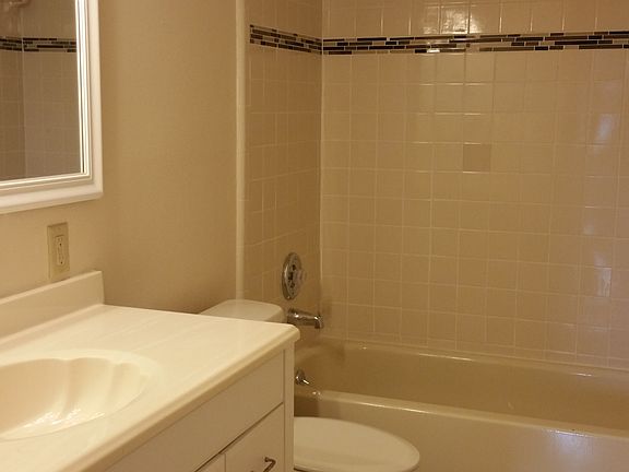 4th image of 1782 Saxon Blvd