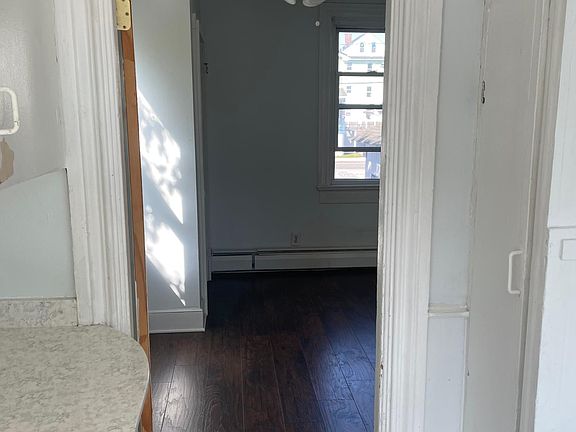 2nd image of 34 Sherwood St Floor 2