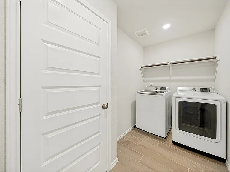 11038 Airmen Dr — Photo 1
