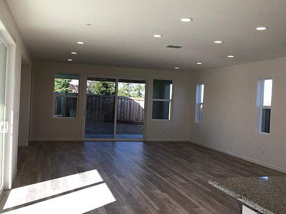 3rd image of 3831 Comstock Pl