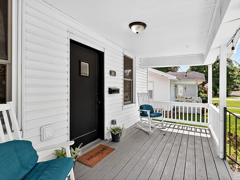 244 Sumner Blvd — Photo 3