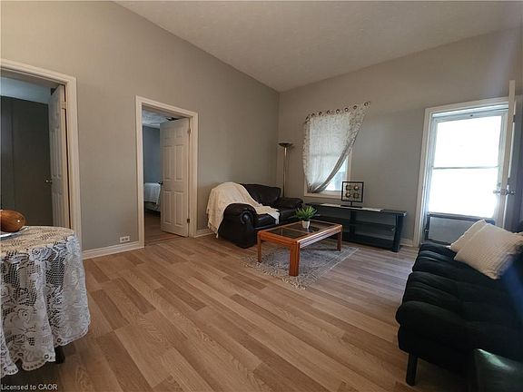 4th image of 9 Woodland Ave