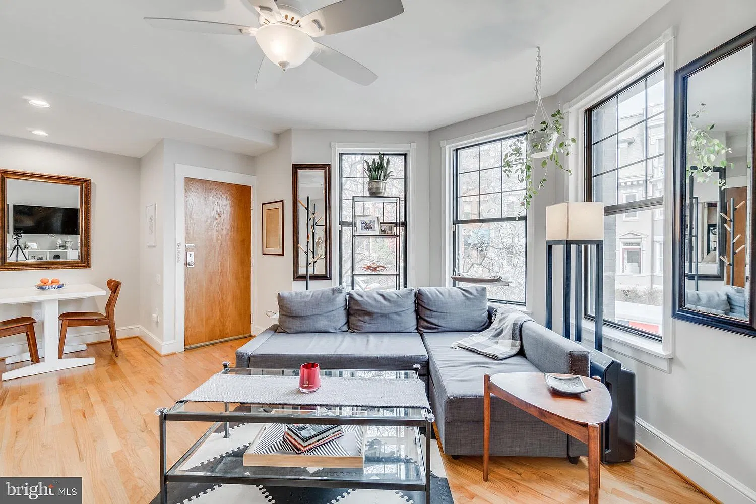 2 bed, 900 sqft, $3,700 — Photo 3