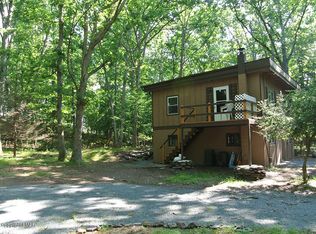 110 Stowe Ct, Henryville, PA 18332