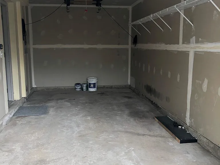 Garage/inside