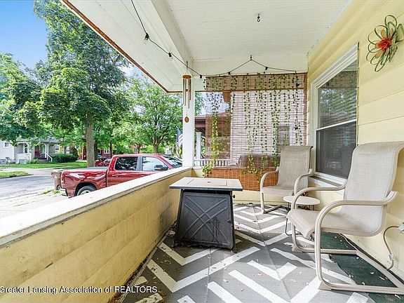 5th image of 227 Marshall St