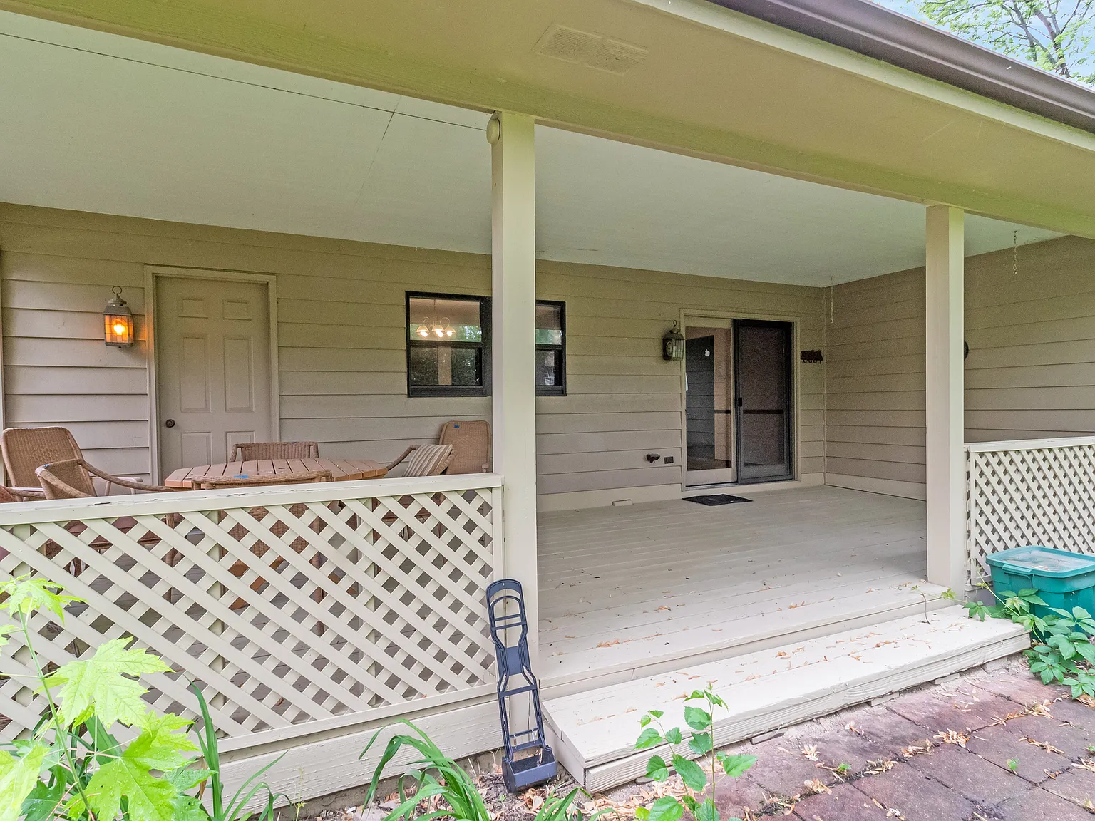 3 bed, 2341 sqft, $3,550 — Photo 4