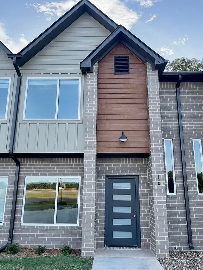 Parkway Townhomes - Multi... — Photo 3