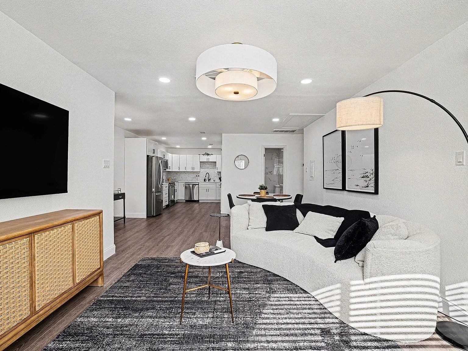 2 bed, 1063 sqft, $1,750 — Photo 2