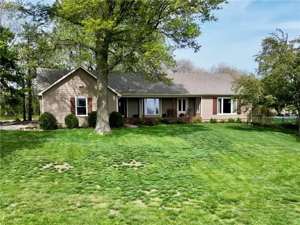 20315 S Ridgeview Rd, Spring Hill, KS 66083