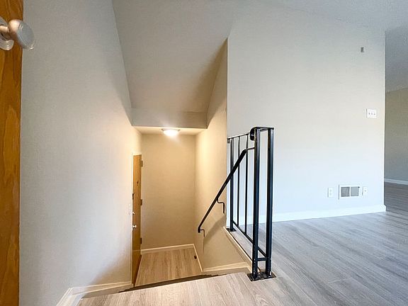 3rd image of 850 Burnett Ave #2