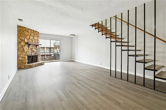 2500 Manson Ave — Photo 3