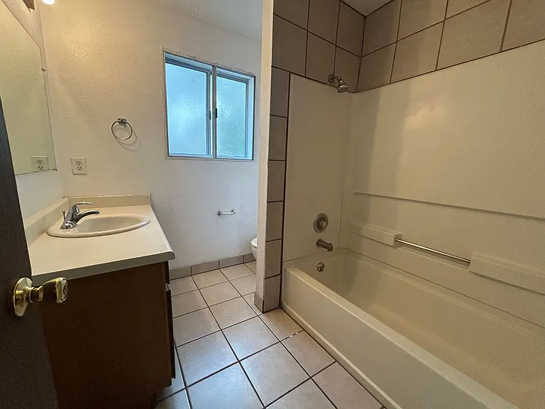 449-485 N 1465 W — Photo 18