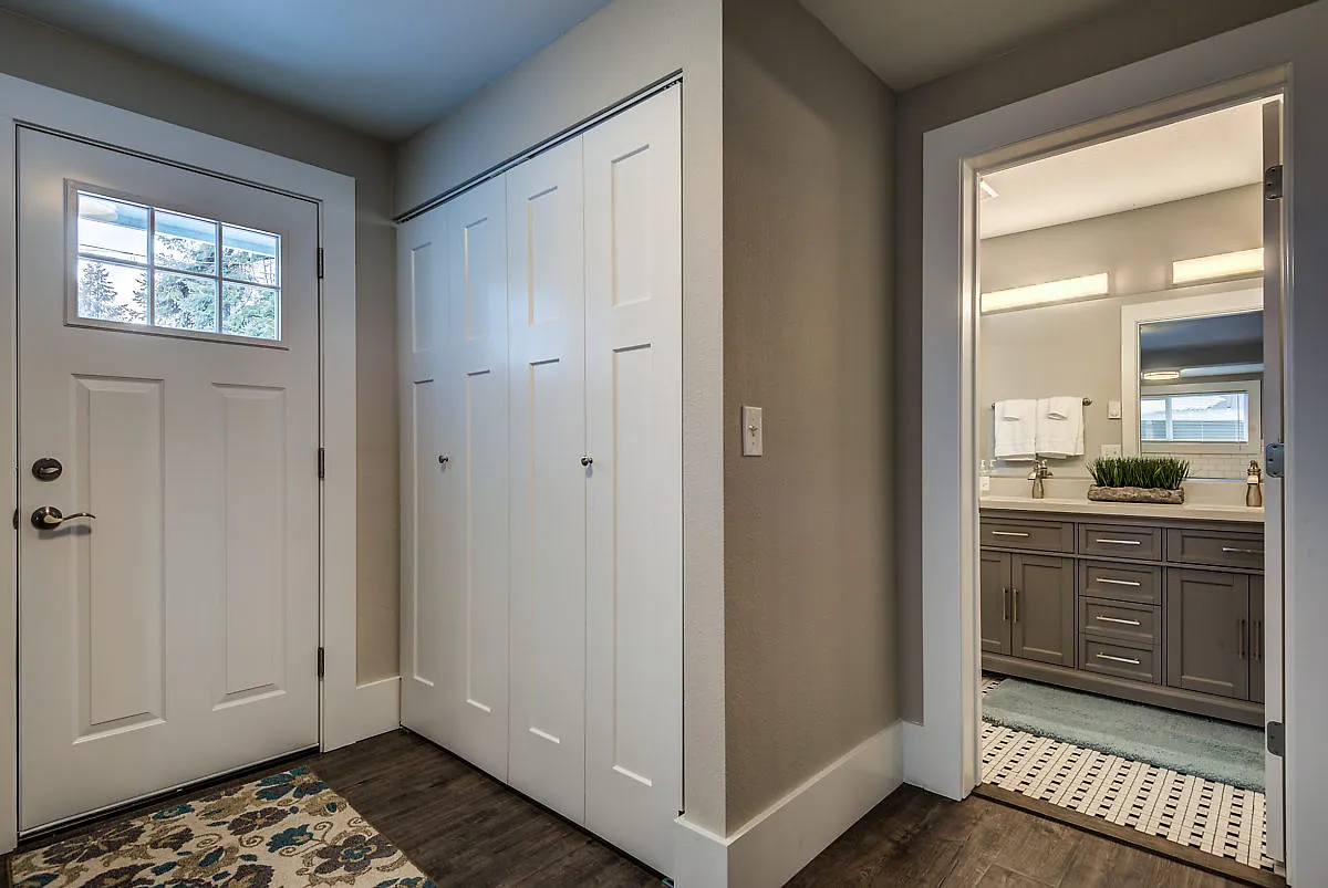 2 bed, 1080 sqft, $1,750 — Photo 1